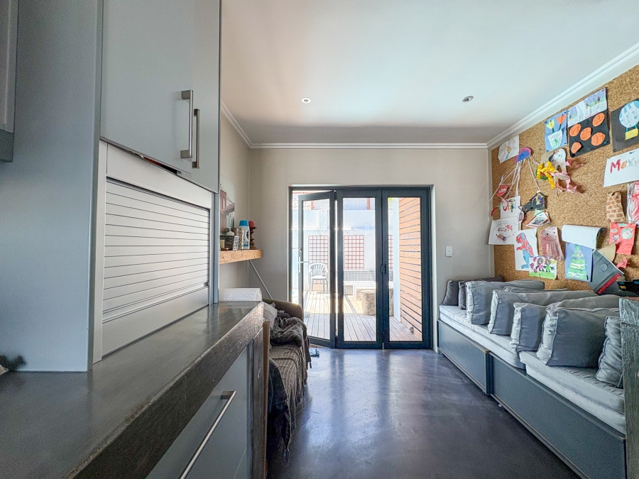 3 Bedroom Property for Sale in Vredehoek Western Cape